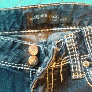 2 pairs of gently worn jeans